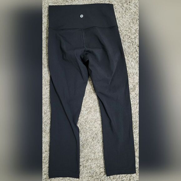 Lululemon Black High Rise Crop Leggings sz 4 - Picture 1 of 7